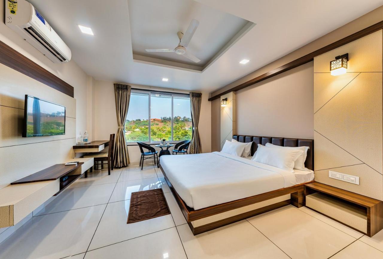 Hotel Grand Indu, 3 Star Kolhapur Exteriör bild